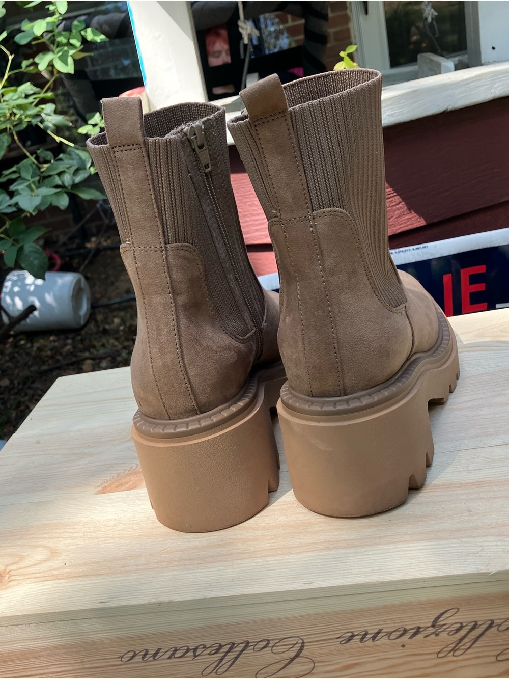 Universal Thread Kyrie Tan Lug Sole Chelsea Boots Size 9 Memory Foam - Picture 4 of 14